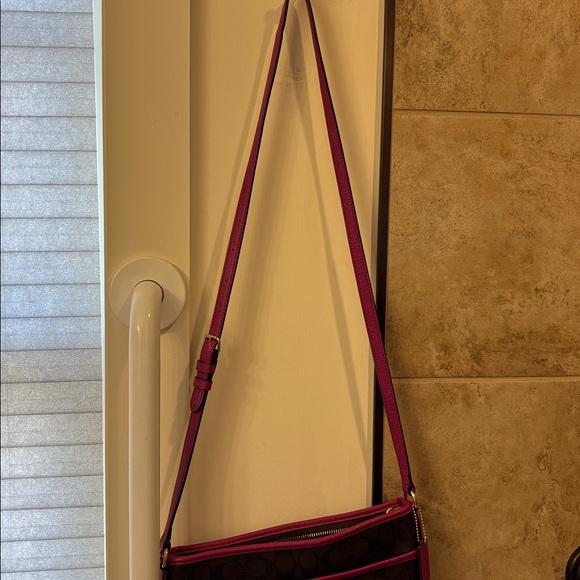 New COACH Crossbody bag. Perfect for Valentine’s Day!! - Picture 2 of 5